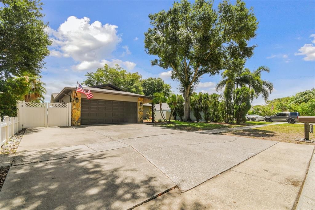 For Sale: $515,000 (3 beds, 2 baths, 1156 Square Feet)