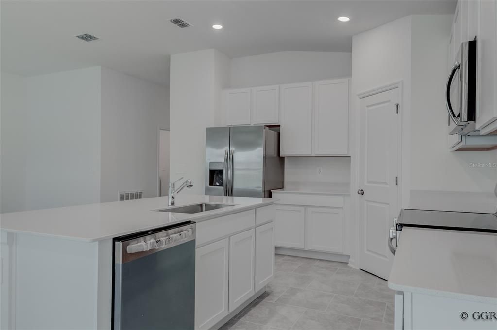 Active With Contract: $2,650 (4 beds, 2 baths, 1936 Square Feet)