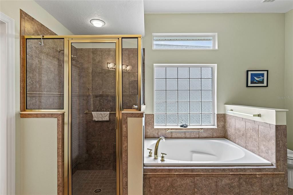 待售: $439,900 (3 贝兹, 3 浴室, 2012 平方英尺)