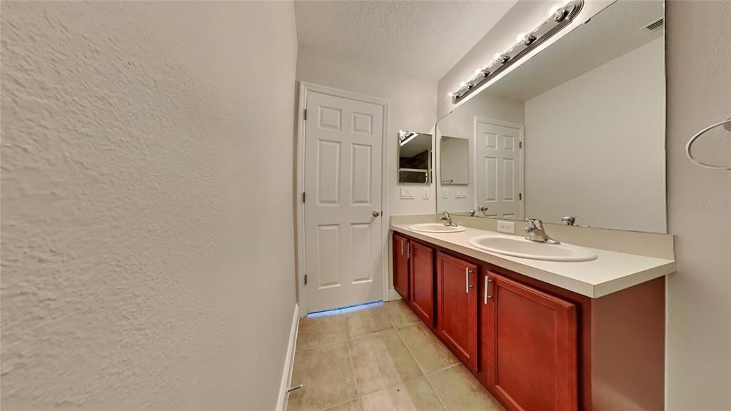 For Sale: $389,900 (2 beds, 2 baths, 1448 Square Feet)