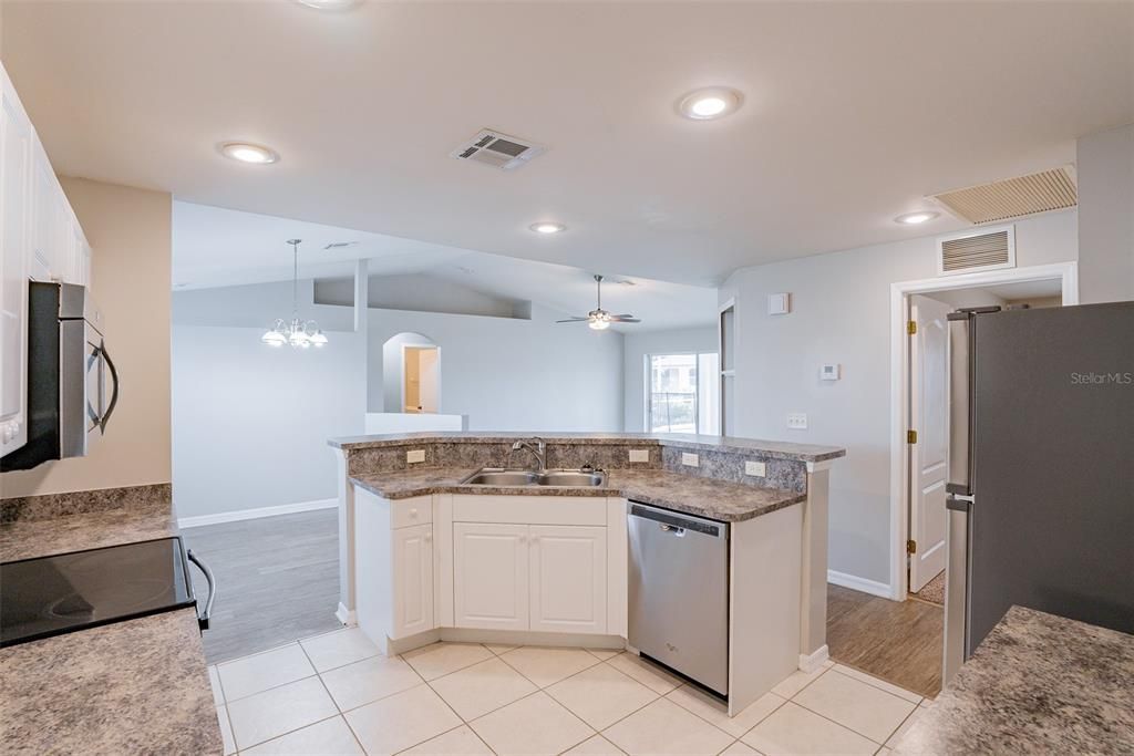 For Sale: $359,000 (3 beds, 2 baths, 1408 Square Feet)