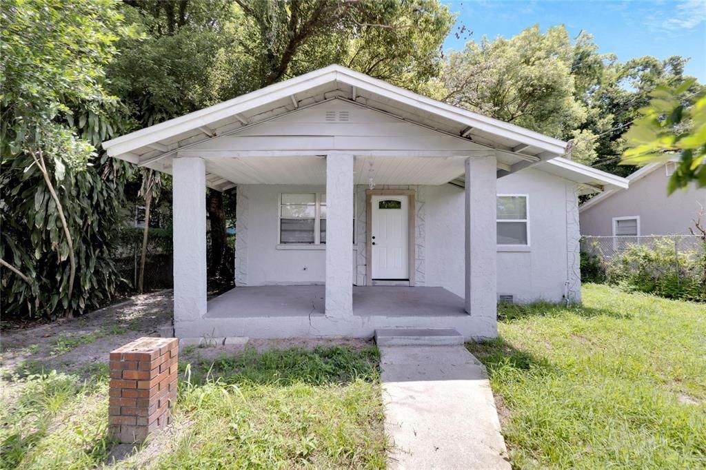 For Sale: $219,000 (2 beds, 1 baths, 832 Square Feet)