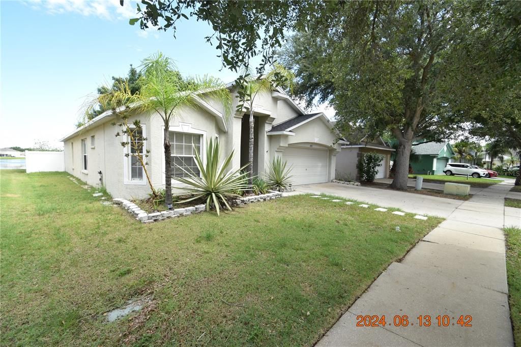 For Rent: $2,295 (4 beds, 3 baths, 1816 Square Feet)