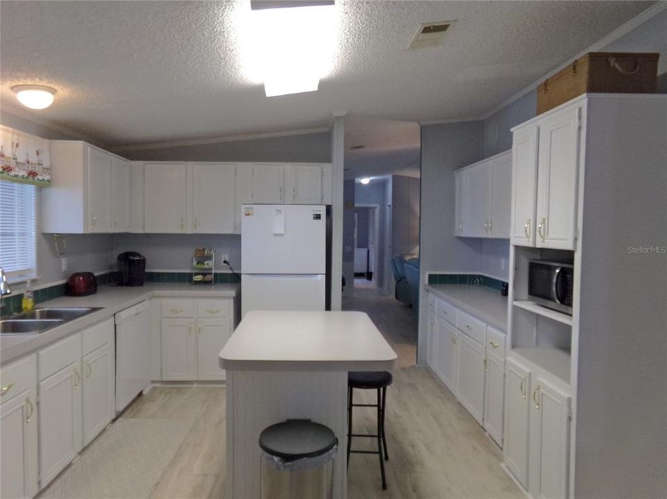 For Sale: $309,000 (3 beds, 2 baths, 2052 Square Feet)