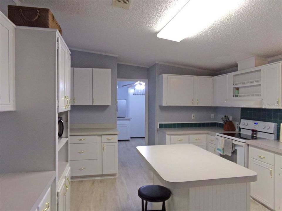 For Sale: $309,000 (3 beds, 2 baths, 2052 Square Feet)