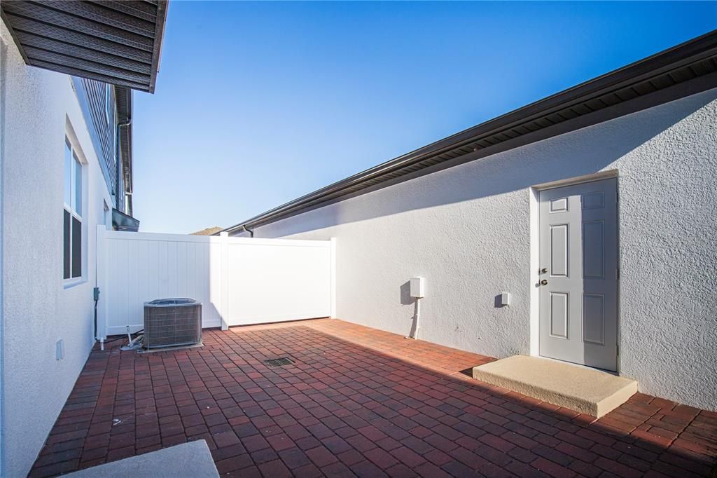 Active With Contract: $2,700 (3 beds, 2 baths, 1850 Square Feet)