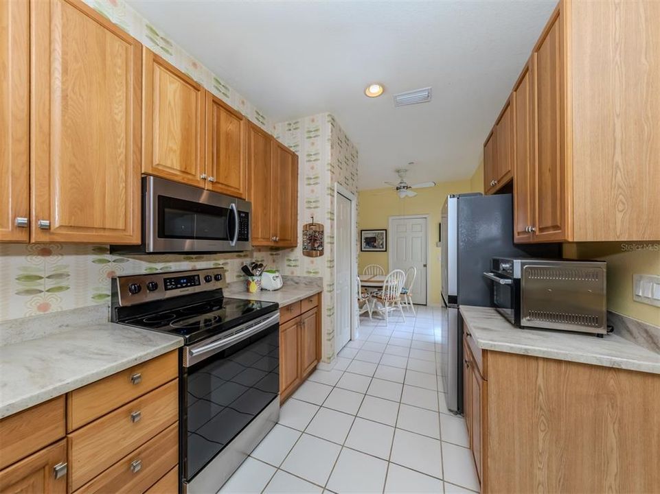 For Sale: $395,000 (2 beds, 2 baths, 1432 Square Feet)