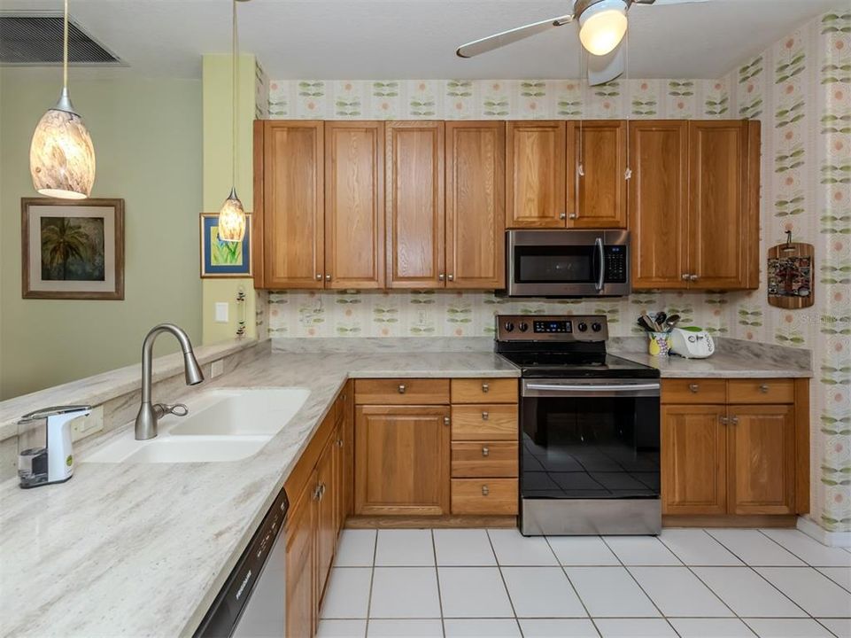 For Sale: $395,000 (2 beds, 2 baths, 1432 Square Feet)