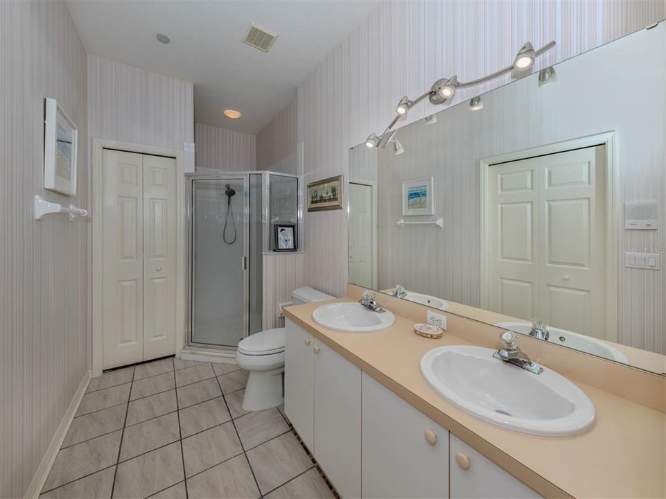 For Sale: $395,000 (2 beds, 2 baths, 1432 Square Feet)