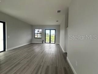 For Sale: $274,900 (2 beds, 2 baths, 1277 Square Feet)