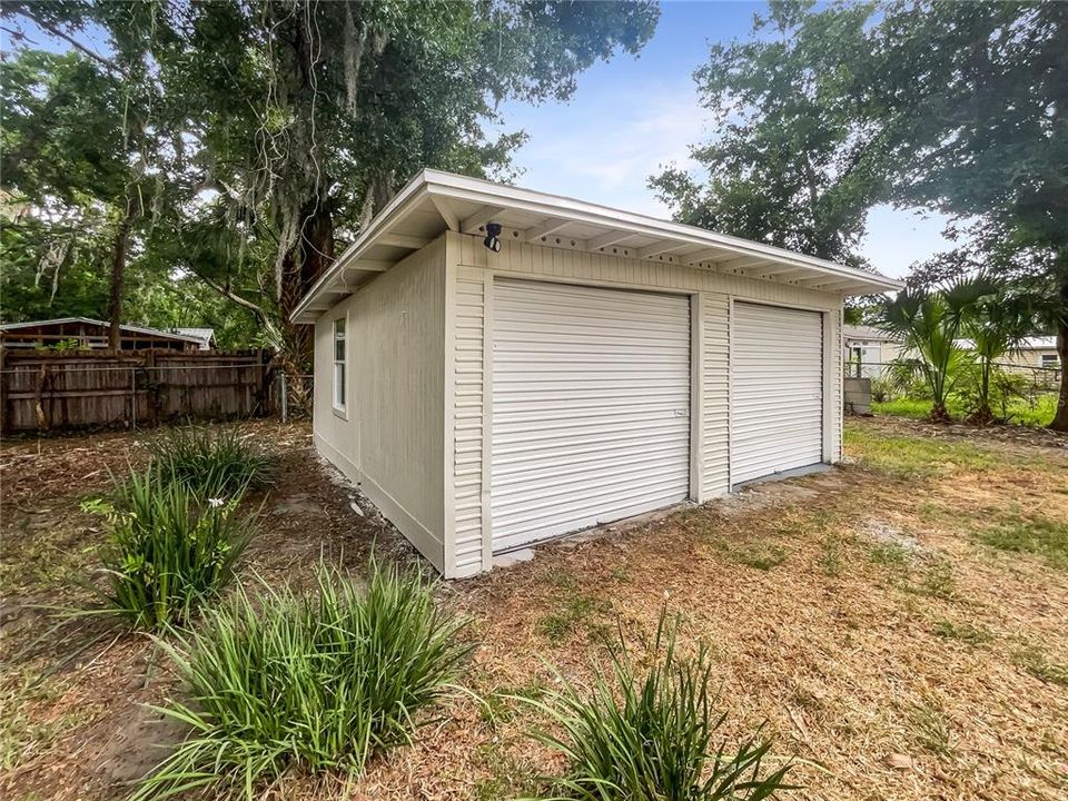 For Sale: $286,000 (3 beds, 2 baths, 1064 Square Feet)