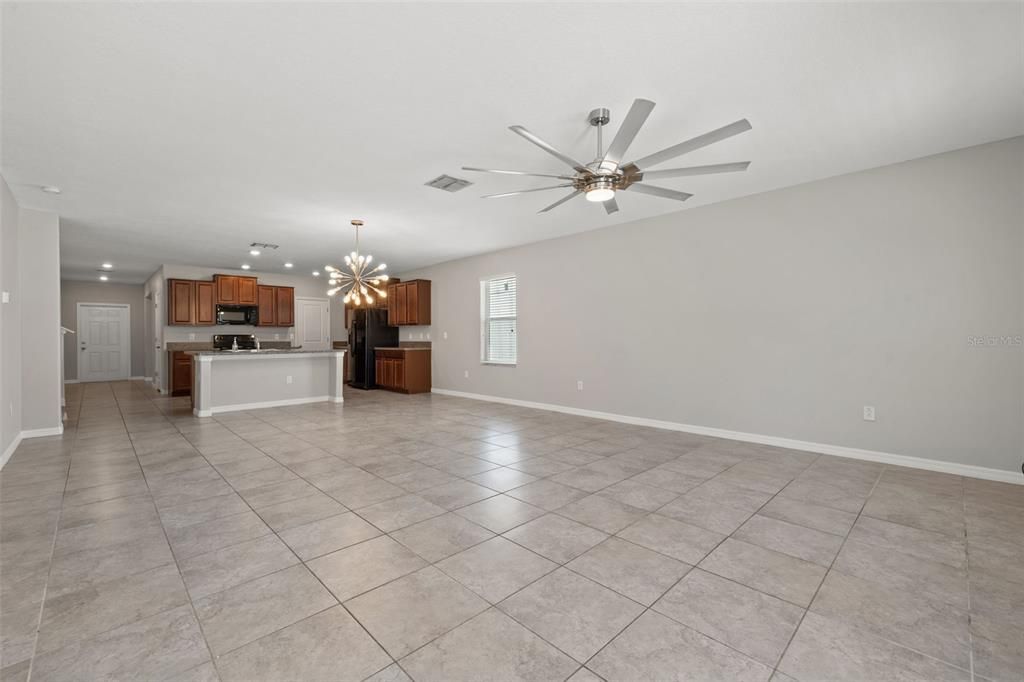 Active With Contract: $405,000 (5 beds, 2 baths, 2962 Square Feet)
