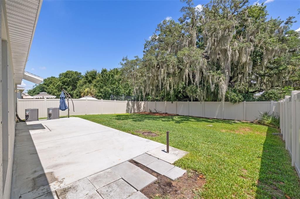 Active With Contract: $405,000 (5 beds, 2 baths, 2962 Square Feet)
