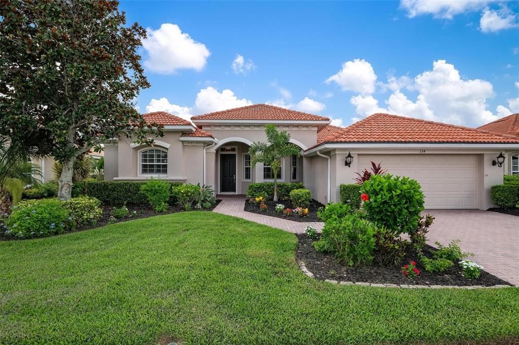 For Sale: $705,000 (3 beds, 2 baths, 2064 Square Feet)