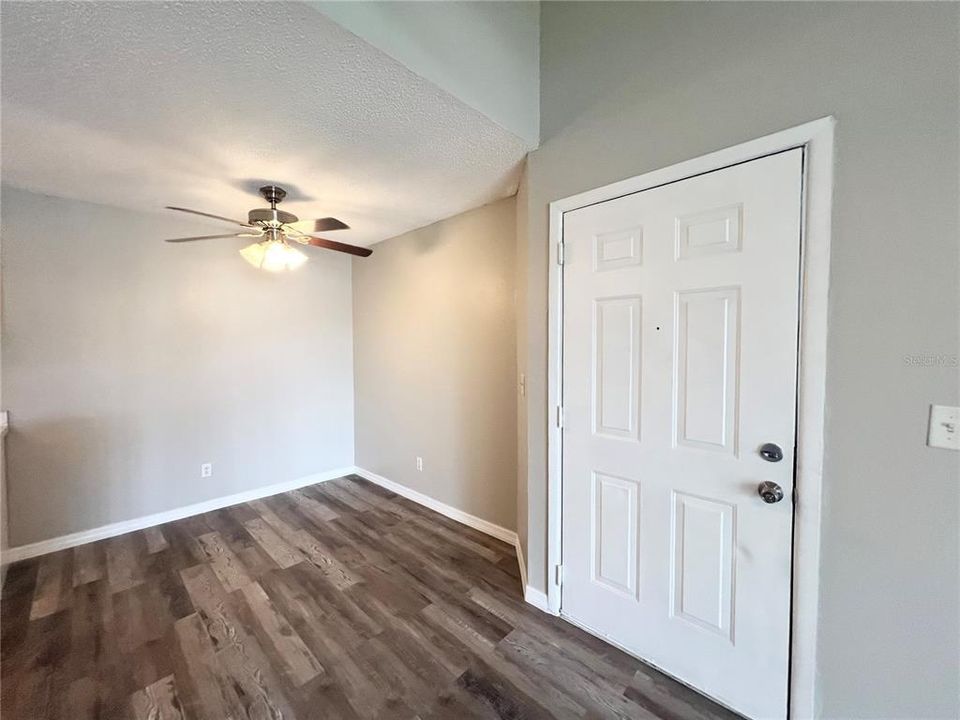 For Sale: $149,900 (2 beds, 1 baths, 870 Square Feet)