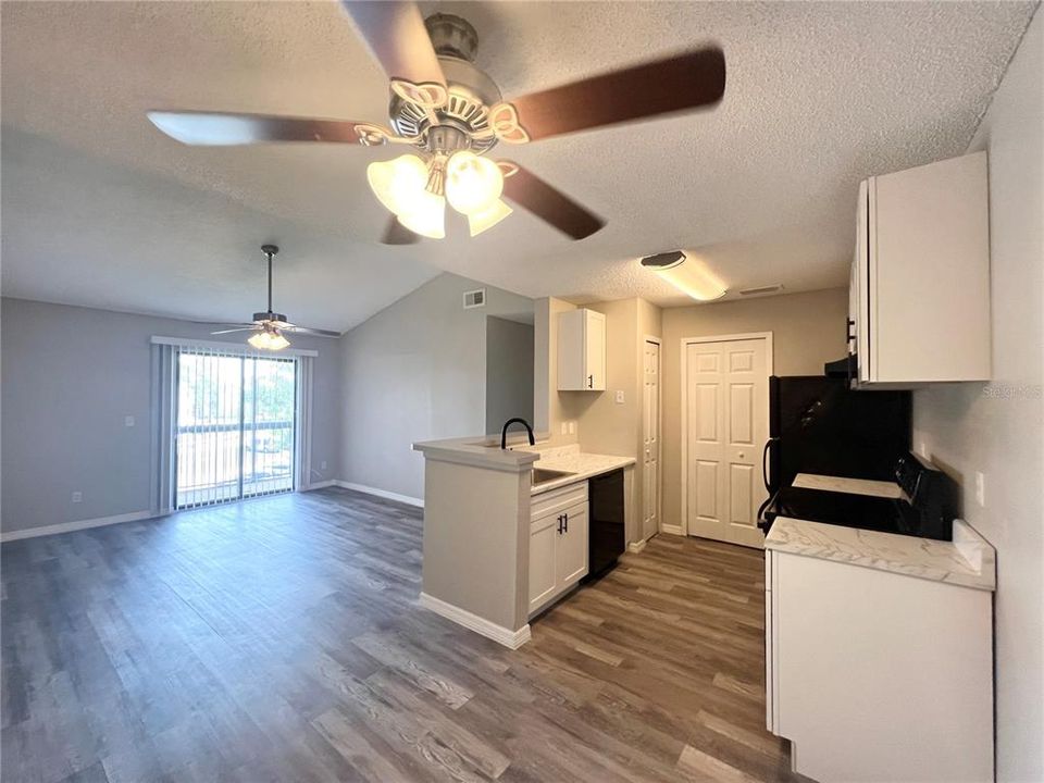 For Sale: $149,900 (2 beds, 1 baths, 870 Square Feet)