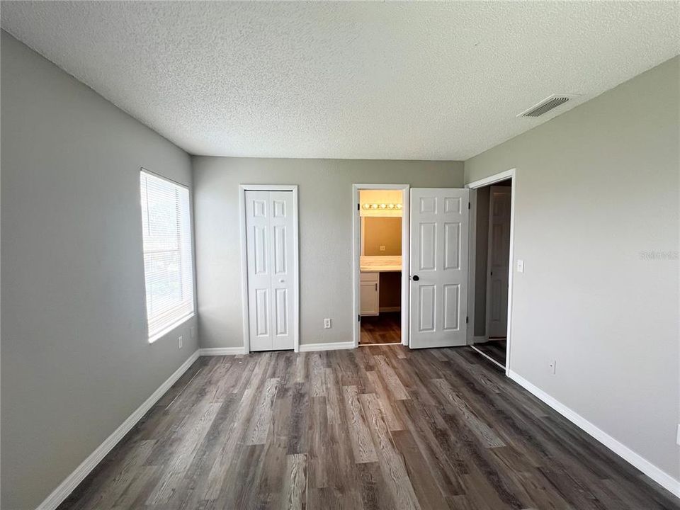 For Sale: $149,900 (2 beds, 1 baths, 870 Square Feet)