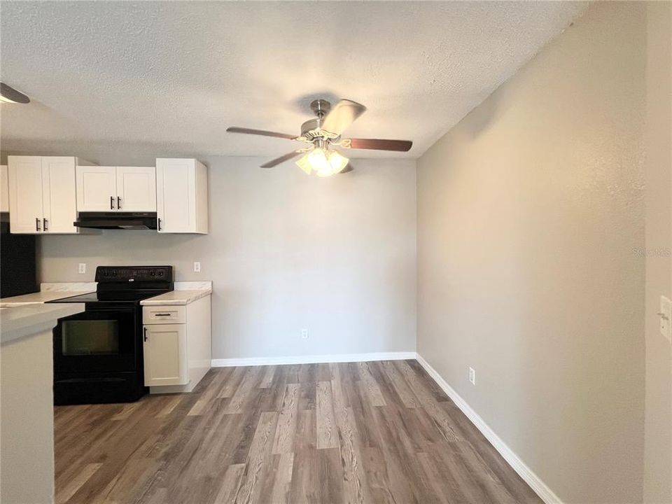 For Sale: $149,900 (2 beds, 1 baths, 870 Square Feet)