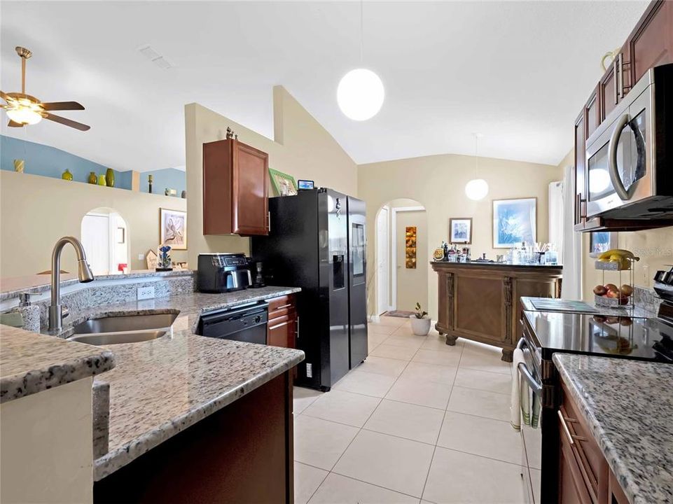 For Sale: $345,000 (3 beds, 2 baths, 1464 Square Feet)