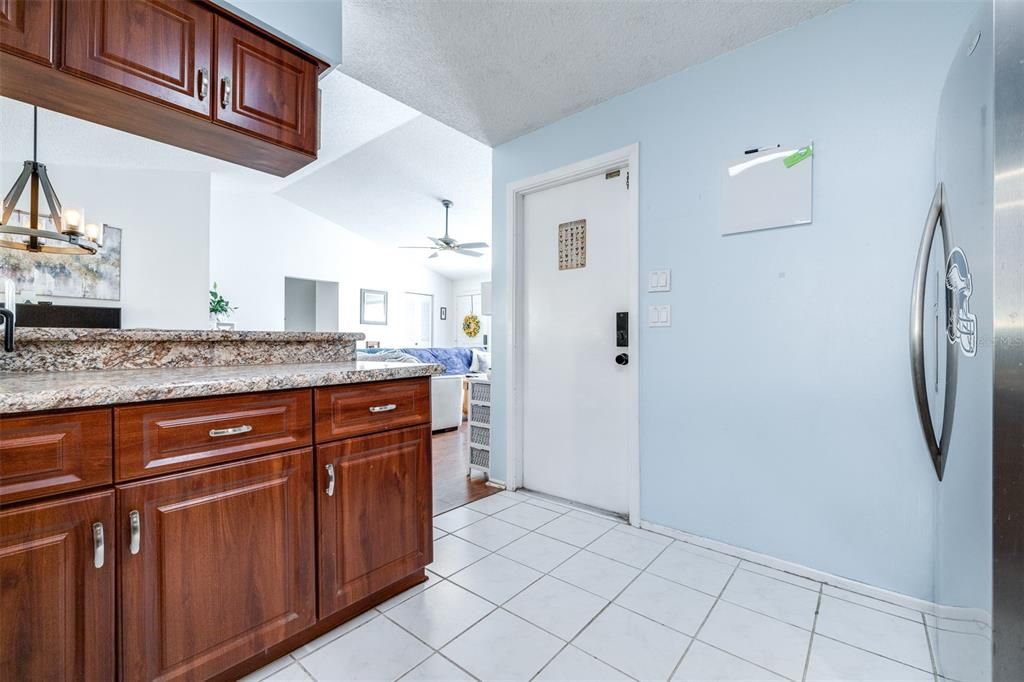 Active With Contract: $324,900 (2 beds, 2 baths, 1001 Square Feet)