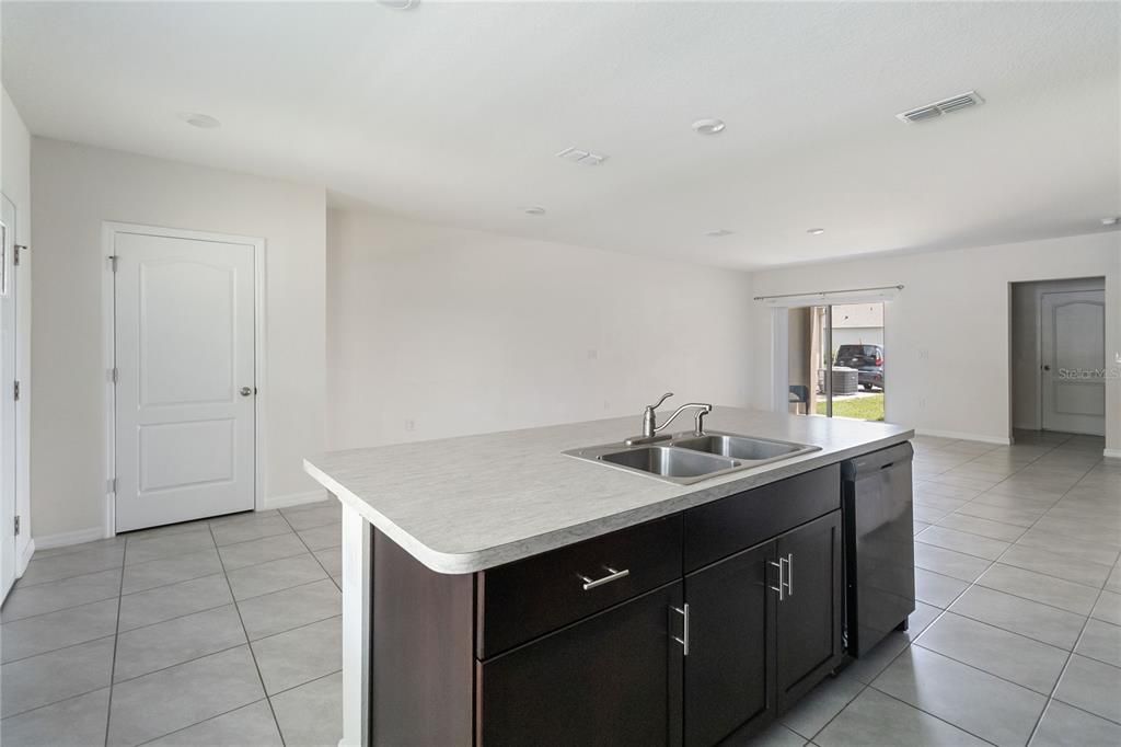 For Sale: $330,000 (3 beds, 2 baths, 1567 Square Feet)