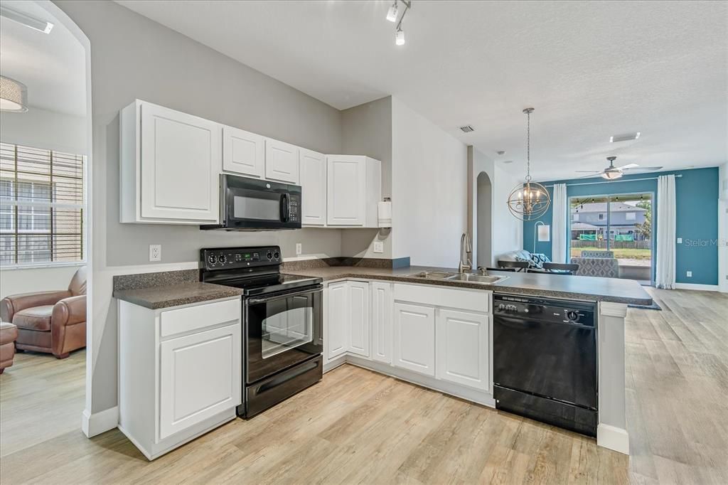 Active With Contract: $389,900 (4 beds, 2 baths, 1868 Square Feet)