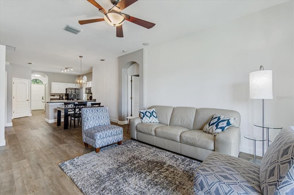 Active With Contract: $389,900 (4 beds, 2 baths, 1868 Square Feet)