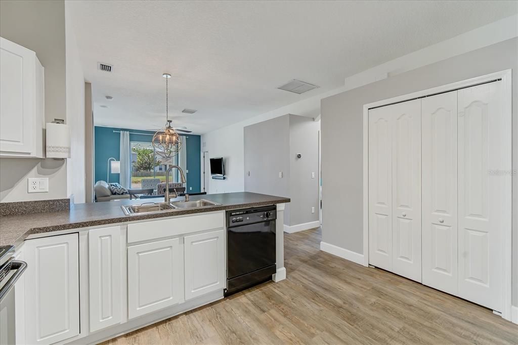 Active With Contract: $389,900 (4 beds, 2 baths, 1868 Square Feet)