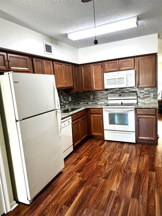 For Sale: $219,500 (2 beds, 2 baths, 1100 Square Feet)