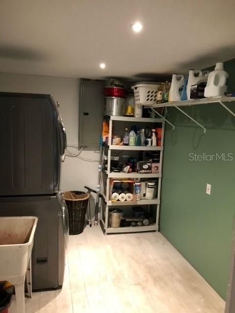 Activo con contrato: $359,000 (3 camas, 1 baños, 1448 Pies cuadrados)