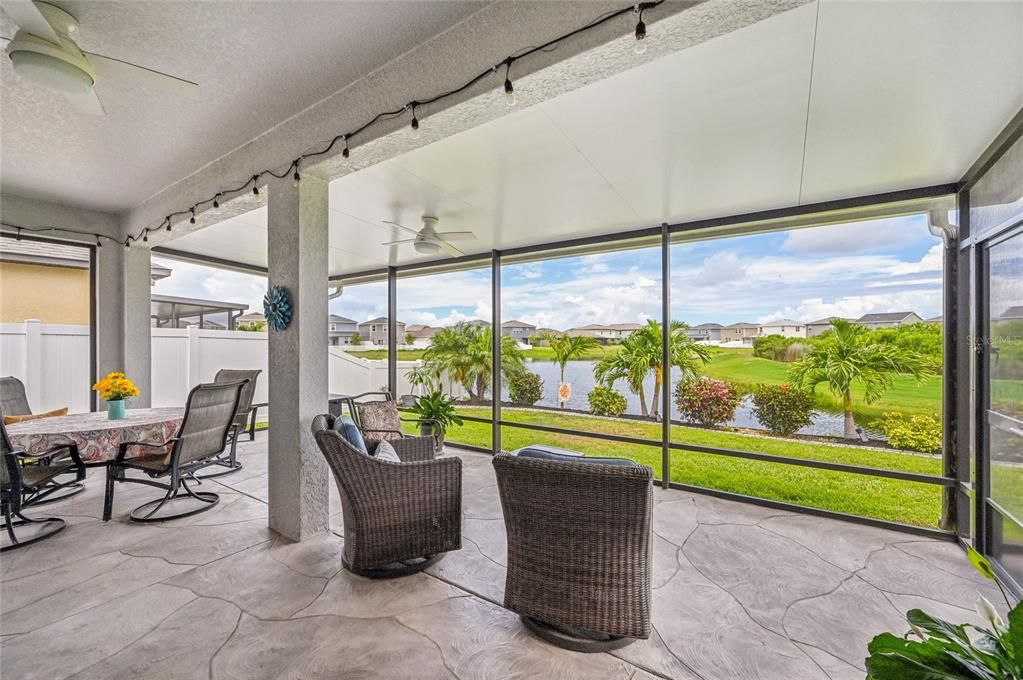 PEACEFUL AND SCREENED BACK PORCH WITH EXTENDED LANAI OVERLOOKING POND