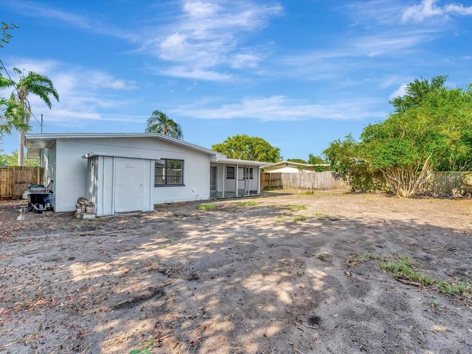 For Sale: $395,000 (3 beds, 2 baths, 1211 Square Feet)