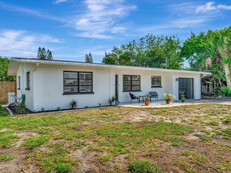 For Sale: $395,000 (3 beds, 2 baths, 1211 Square Feet)