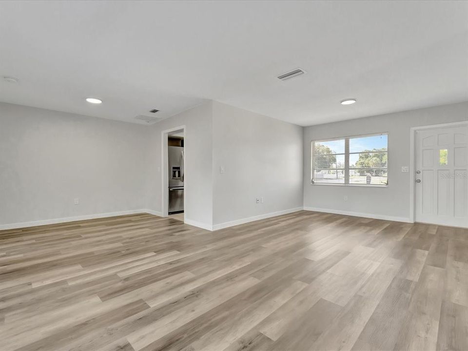 For Sale: $395,000 (3 beds, 2 baths, 1211 Square Feet)