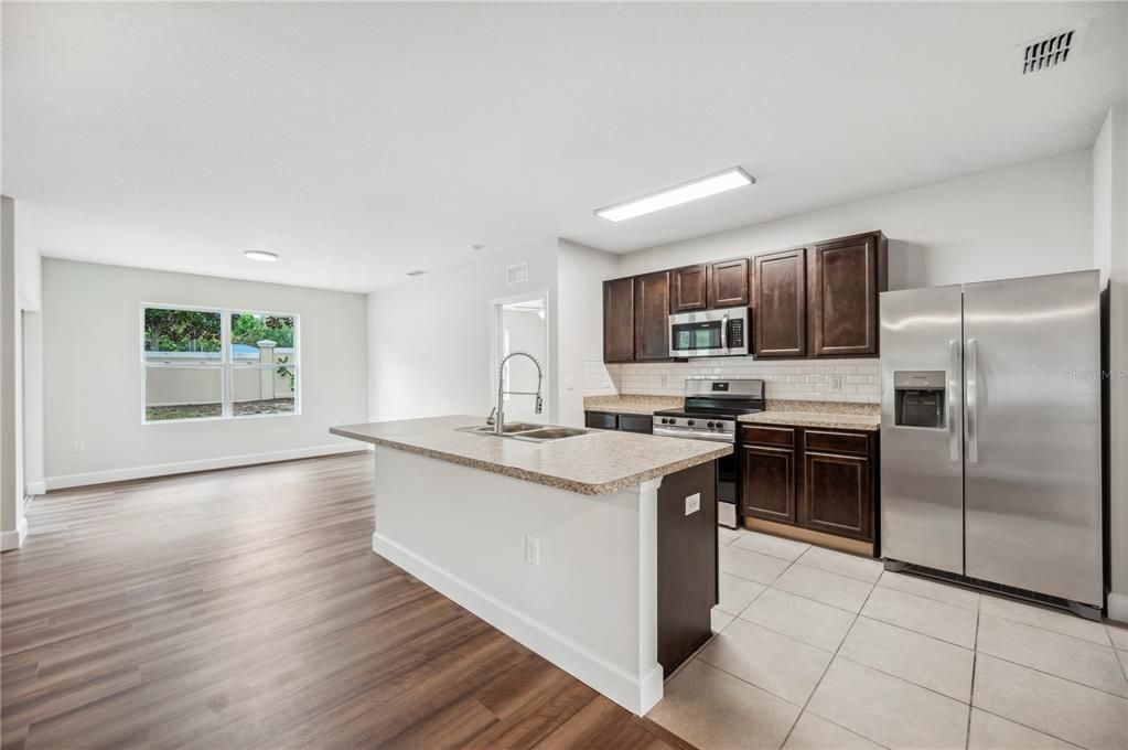 For Sale: $314,950 (3 beds, 2 baths, 1711 Square Feet)