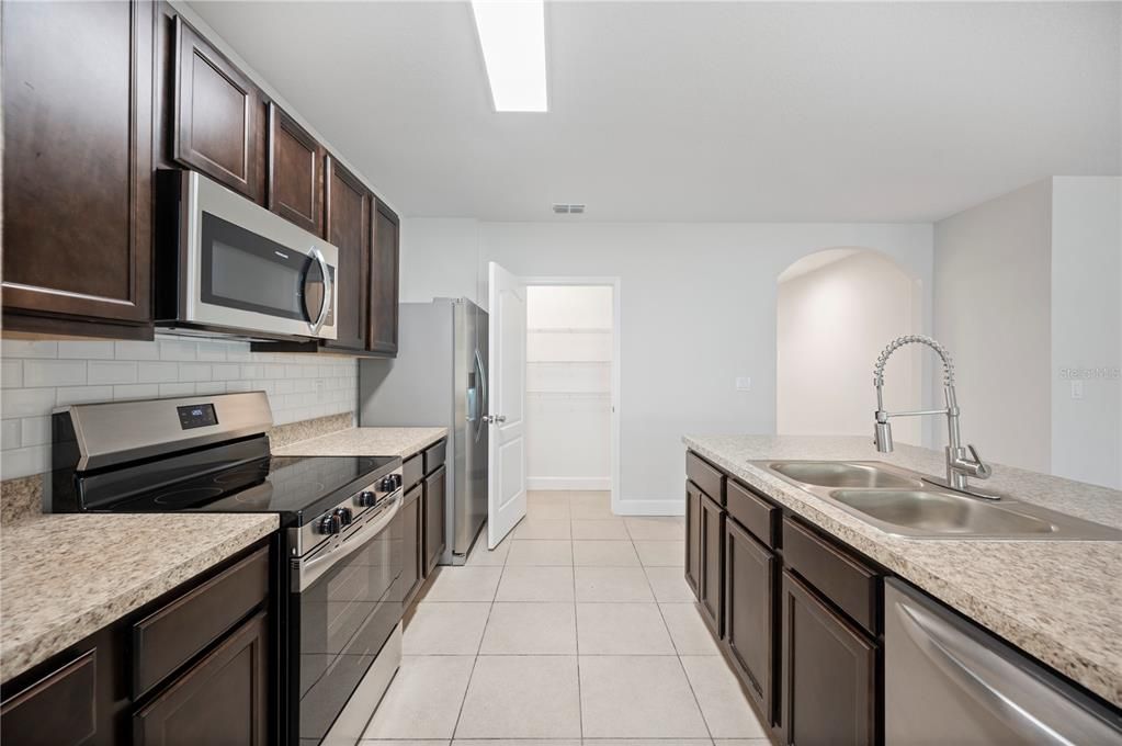 For Sale: $314,950 (3 beds, 2 baths, 1711 Square Feet)