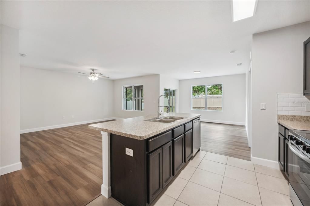 For Sale: $314,950 (3 beds, 2 baths, 1711 Square Feet)