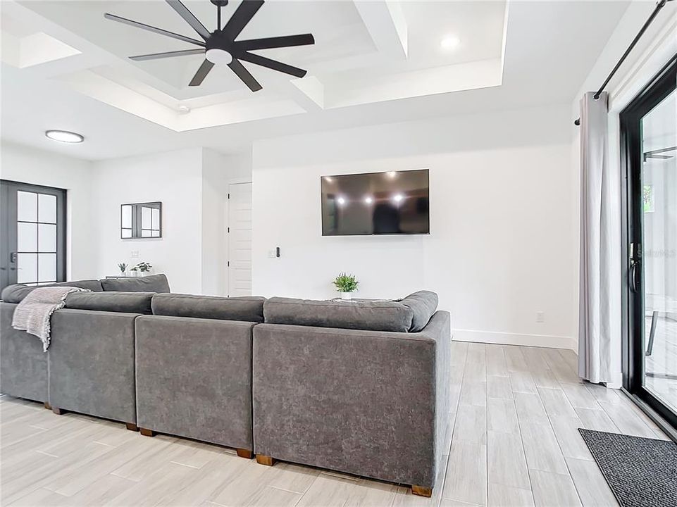 For Sale: $549,900 (3 beds, 2 baths, 1689 Square Feet)