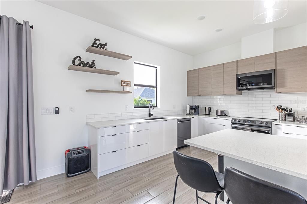 For Sale: $540,000 (3 beds, 2 baths, 1689 Square Feet)