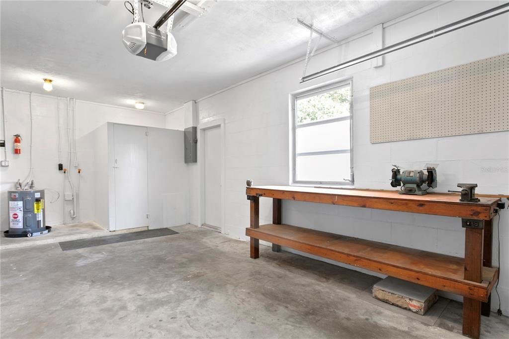 For Sale: $495,000 (2 beds, 1 baths, 1020 Square Feet)