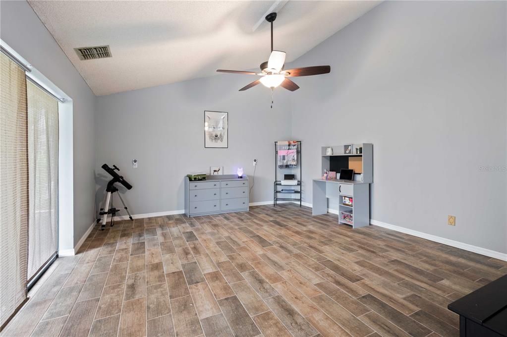 Active With Contract: $330,000 (3 beds, 2 baths, 2462 Square Feet)