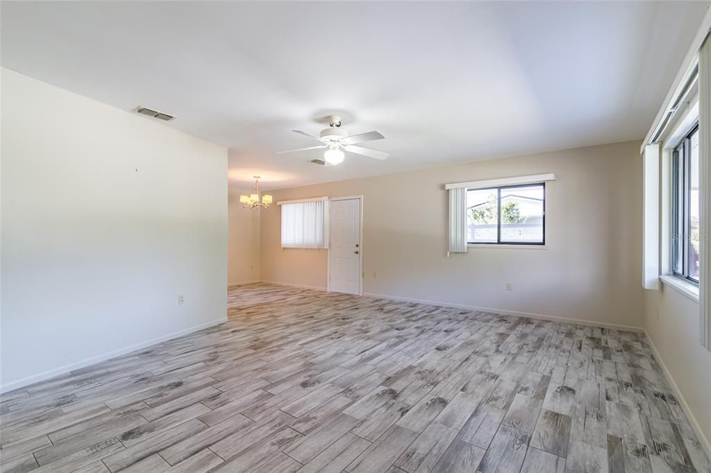 For Sale: $195,000 (2 beds, 2 baths, 1352 Square Feet)