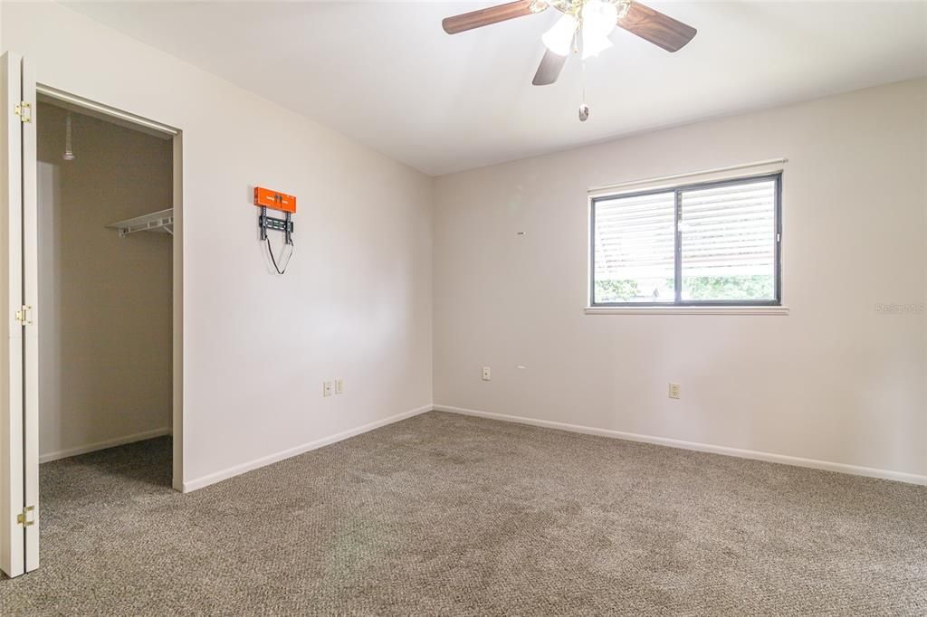 For Sale: $195,000 (2 beds, 2 baths, 1352 Square Feet)