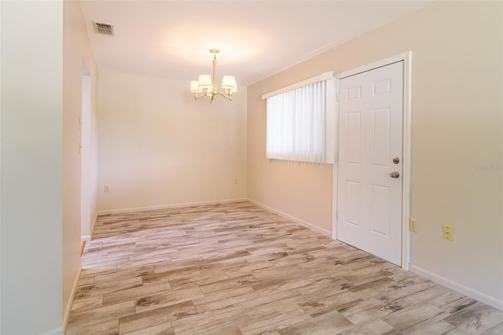 For Sale: $195,000 (2 beds, 2 baths, 1352 Square Feet)