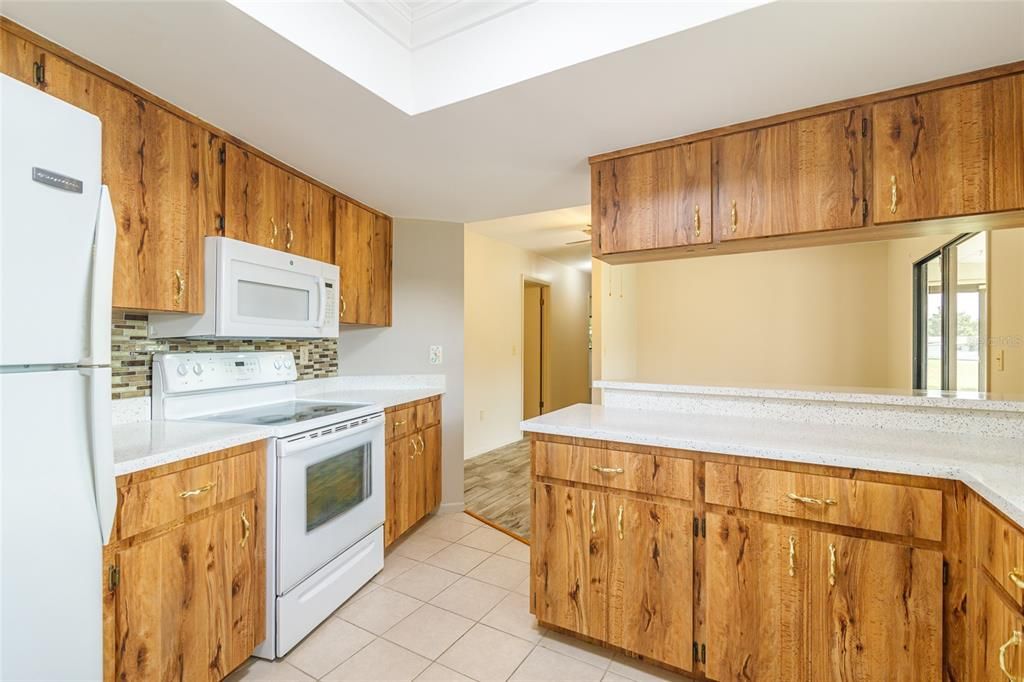 For Sale: $195,000 (2 beds, 2 baths, 1352 Square Feet)