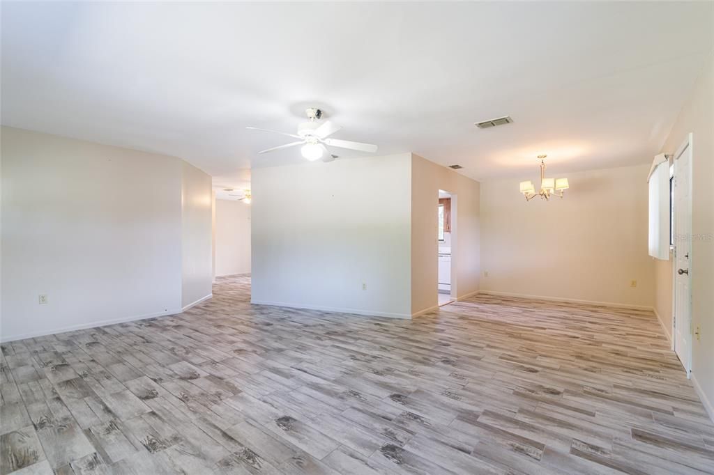 For Sale: $195,000 (2 beds, 2 baths, 1352 Square Feet)