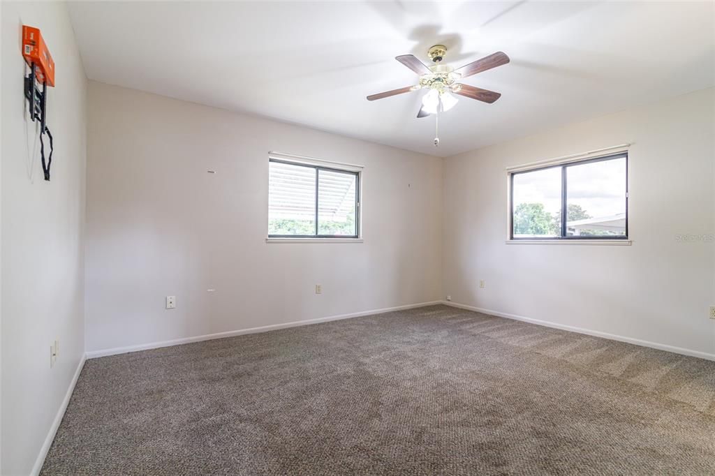 For Sale: $195,000 (2 beds, 2 baths, 1352 Square Feet)