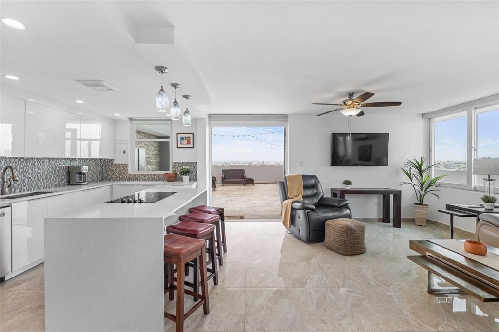 Recently Sold: $659,000 (2 beds, 2 baths, 1190.56 Square Feet)