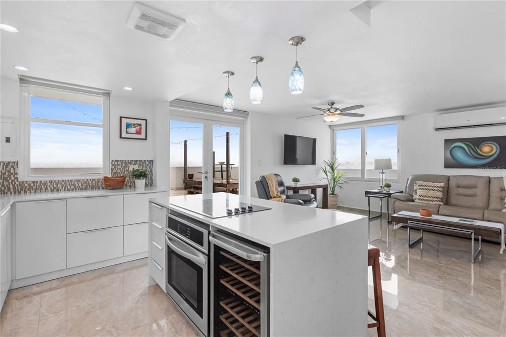 Recently Sold: $659,000 (2 beds, 2 baths, 1190.56 Square Feet)