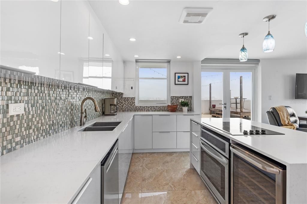 Recently Sold: $659,000 (2 beds, 2 baths, 1190.56 Square Feet)